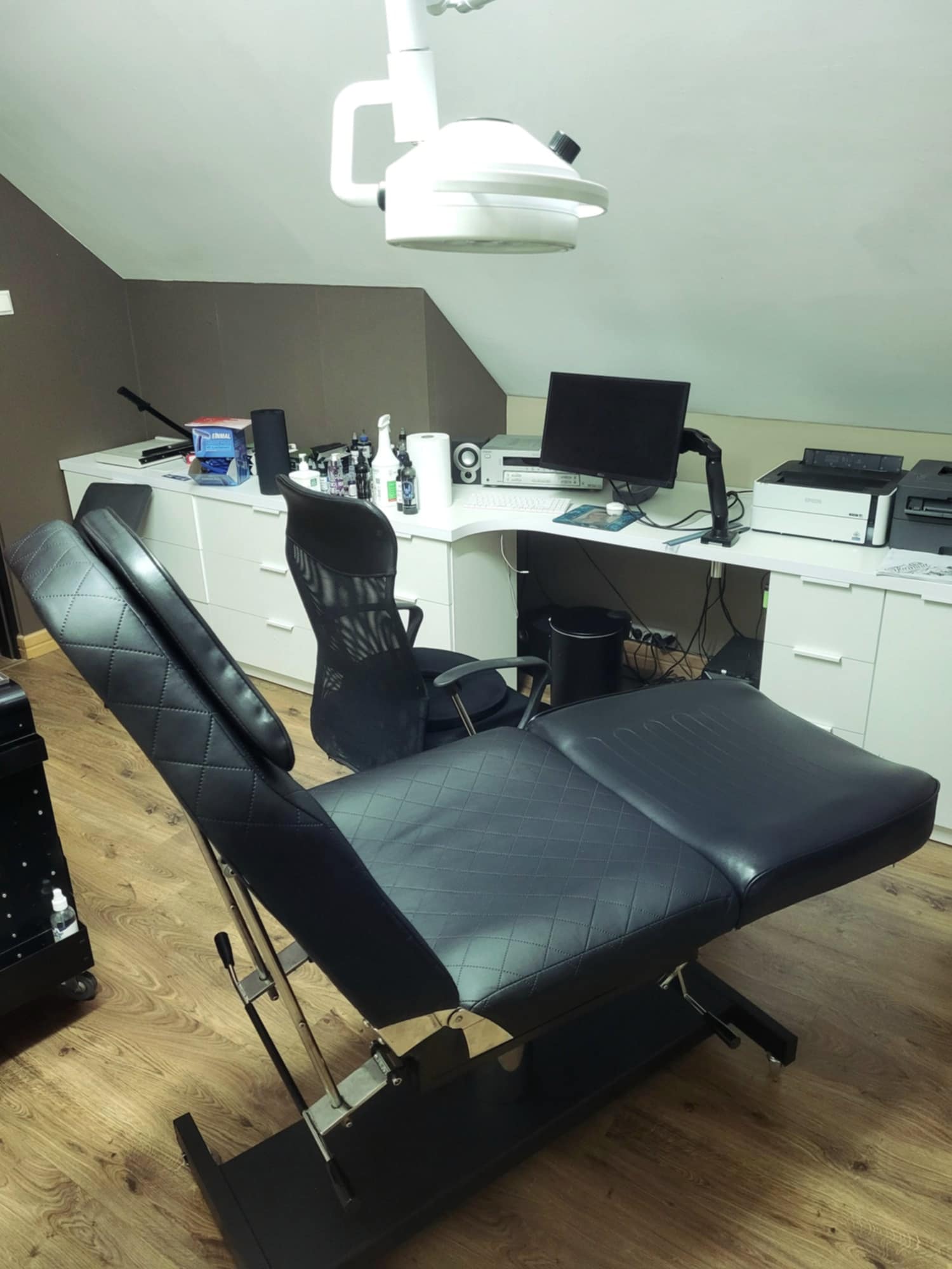 Wnętrze studia tatuażu Genes Tattoo Studio